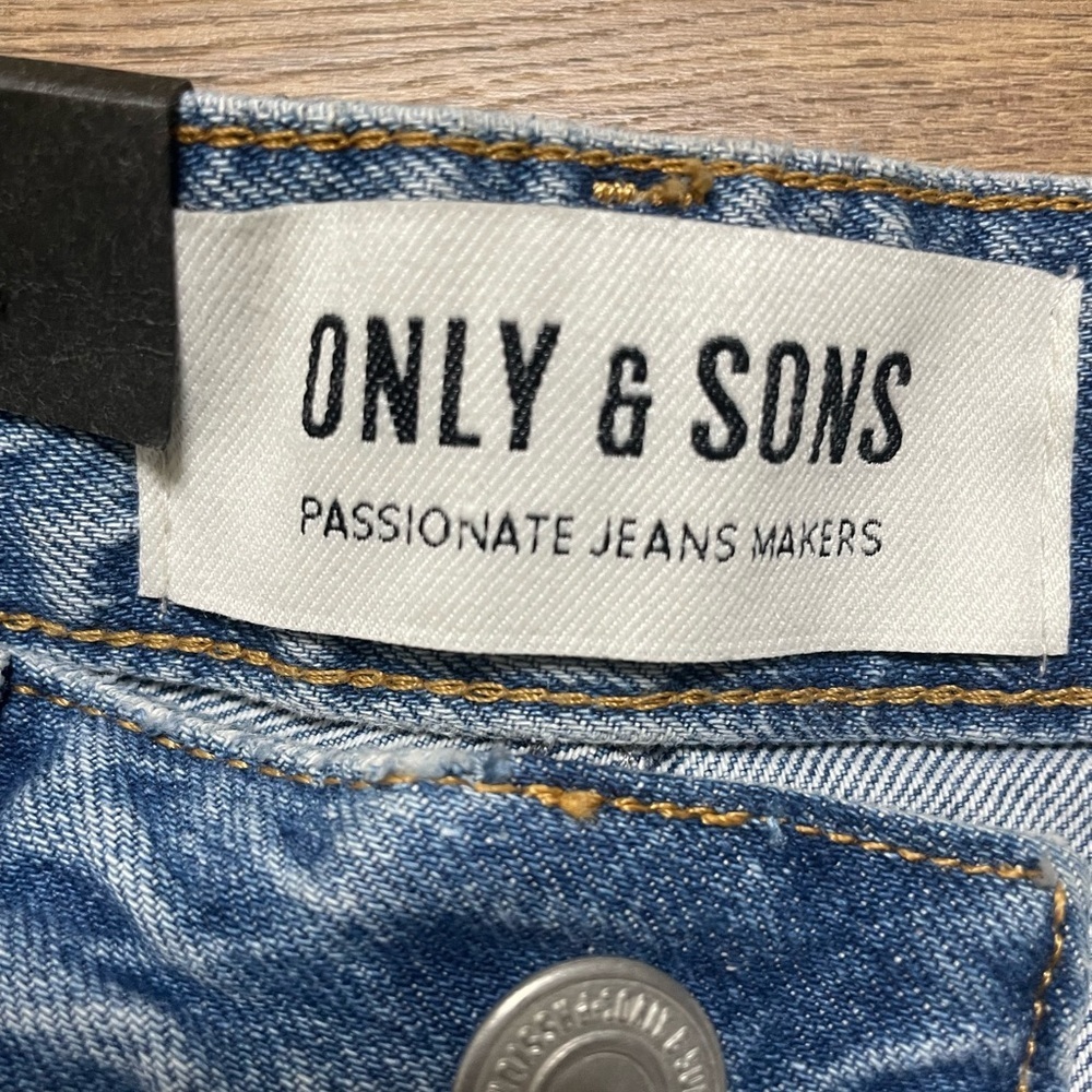 ONLY & SONS Relaxed Fit Light Blue Jeans - Picture 8 of 13